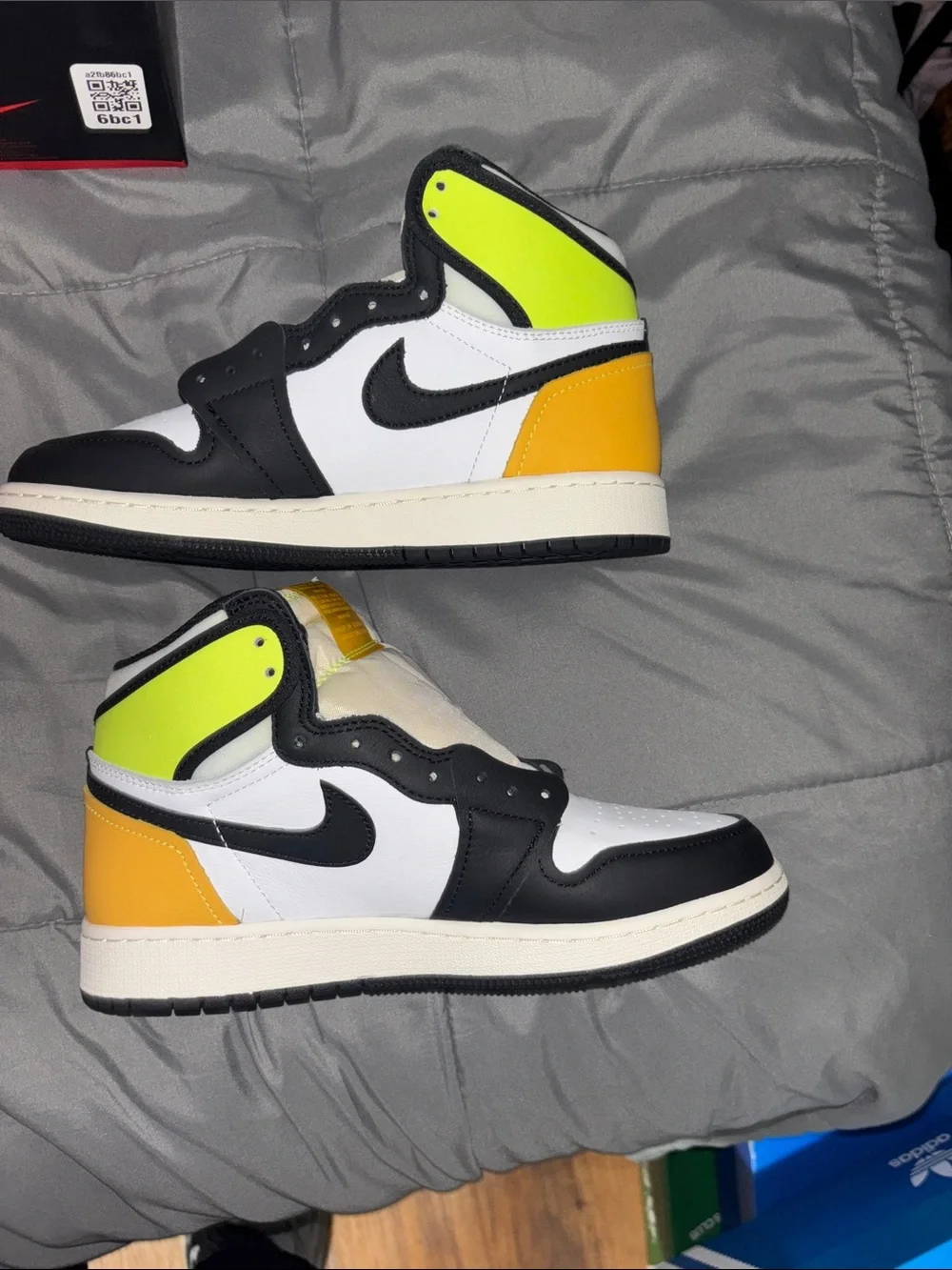 Nike Air Jordan 1 Mid - White Black Yellow Neon
